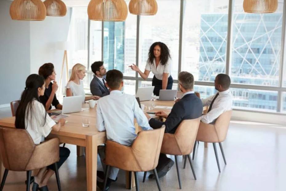 Lady leading a meeting with coworkers